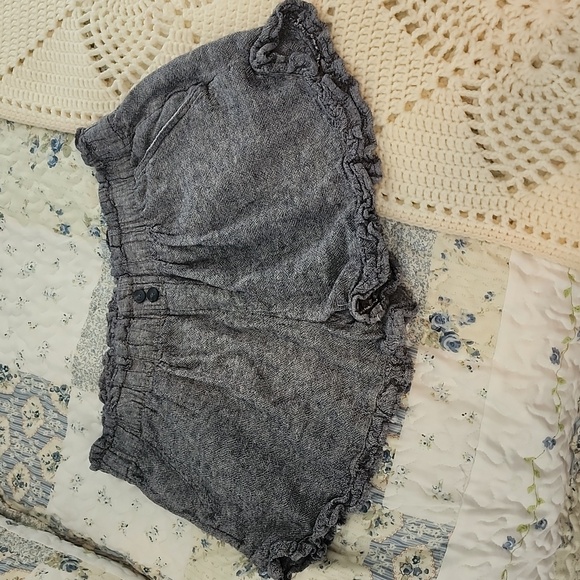 Womens's Time and Tru Shorts. Size L (12-14) - Picture 2 of 4